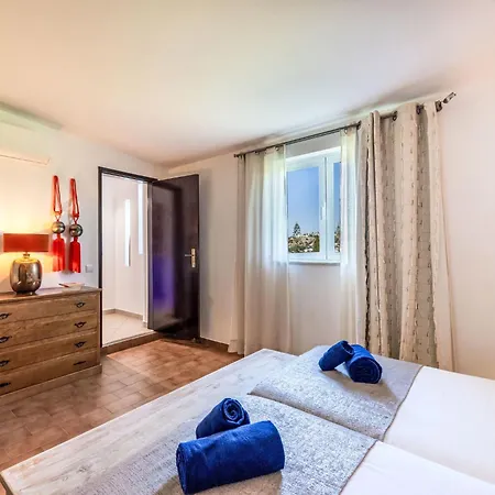 Semesterbostad Antonica By Interhome Patroves