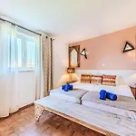 度假居 Antonica By Interhome